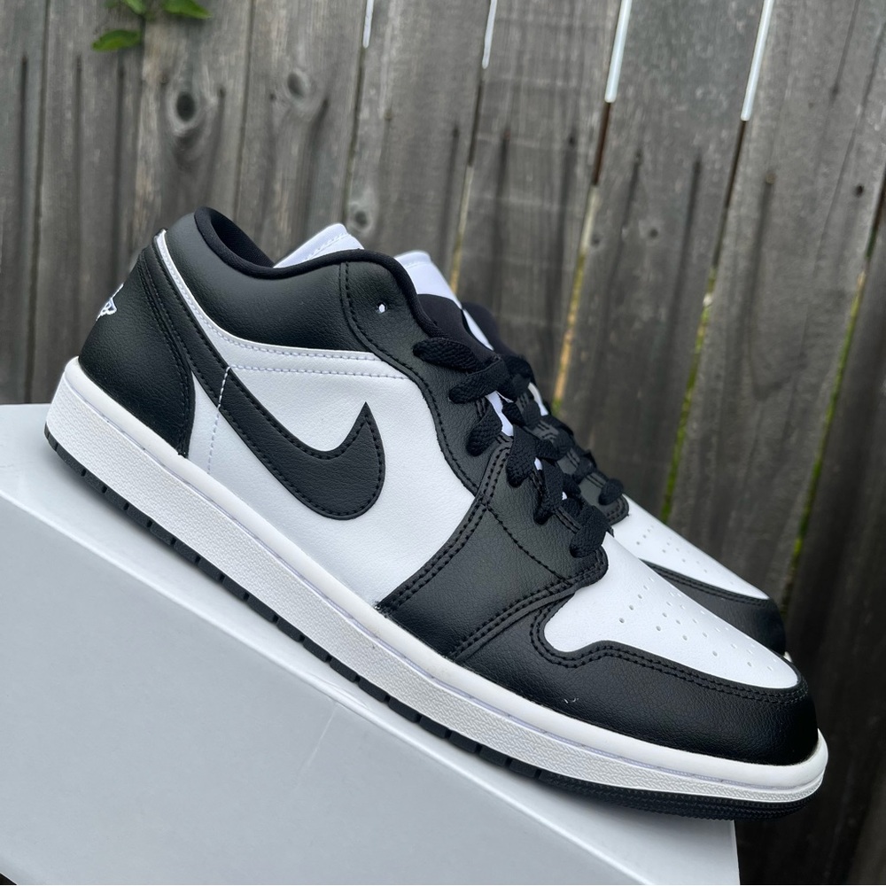 Nike air Jordan 1 low Panda size 12 women